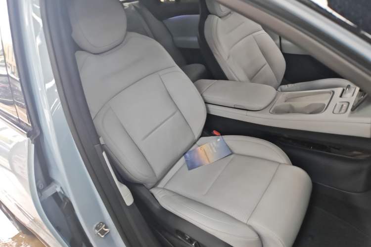 Used Nio ES6 2023 75 kWh Right Front Seat