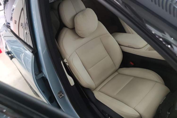 Used Nio ES6 2023 75 kWh Right Front Seat