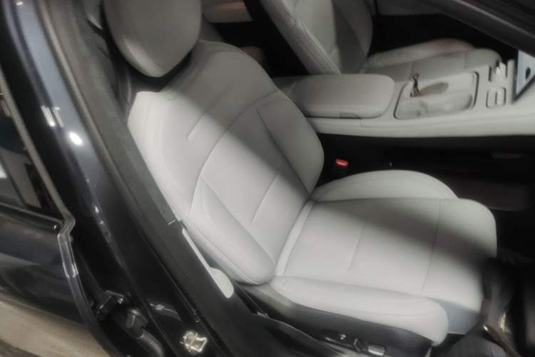 Used Nio ES6 2023 75 kWh Right Front Seat