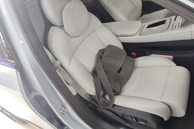 Used Nio ES6 2023 75 kWh Right Front Seat