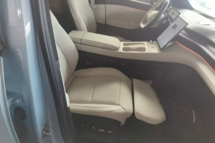 Used Nio ES6 2023 75 kWh Right Front Seat