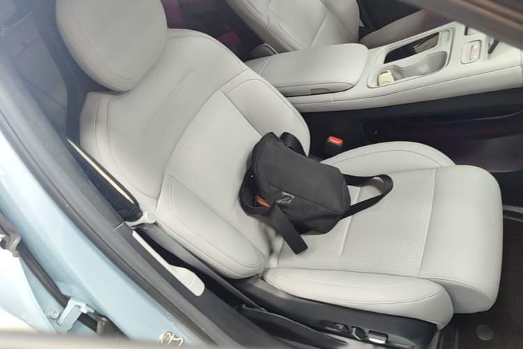 Used Nio ES6 2023 75 kWh Right Front Seat