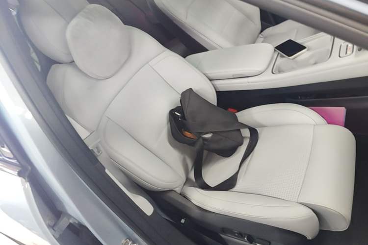 Used Nio ES6 2023 75 kWh Right Front Seat