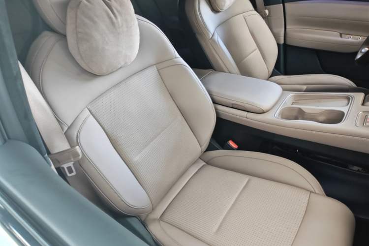 Used Nio ES6 2023 75 kWh Right Front Seat