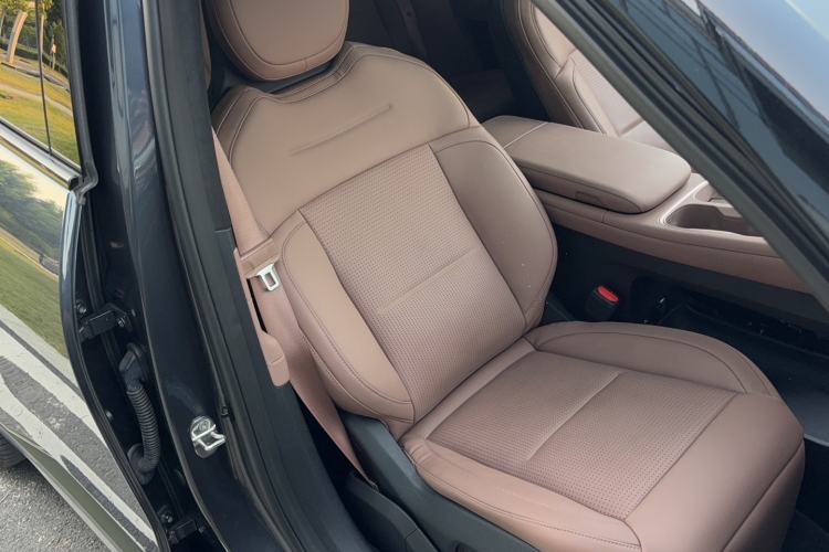 Used Nio ES6 2023 75 kWh Right Front Seat