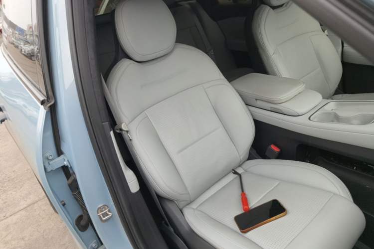 Used Nio ES6 2023 75 kWh Right Front Seat