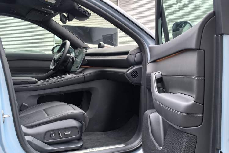 Used Nio ES6 2023 75 kWh Right Front Seat