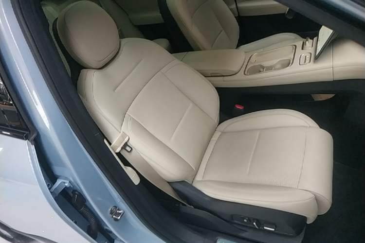 Used Nio ES6 2023 75 kWh Right Front Seat