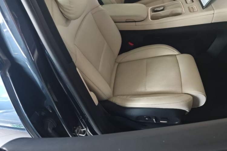 Used Nio ES6 2023 75 kWh Right Front Seat