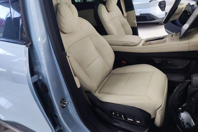 Used Nio ES6 2023 75 kWh Right Front Seat