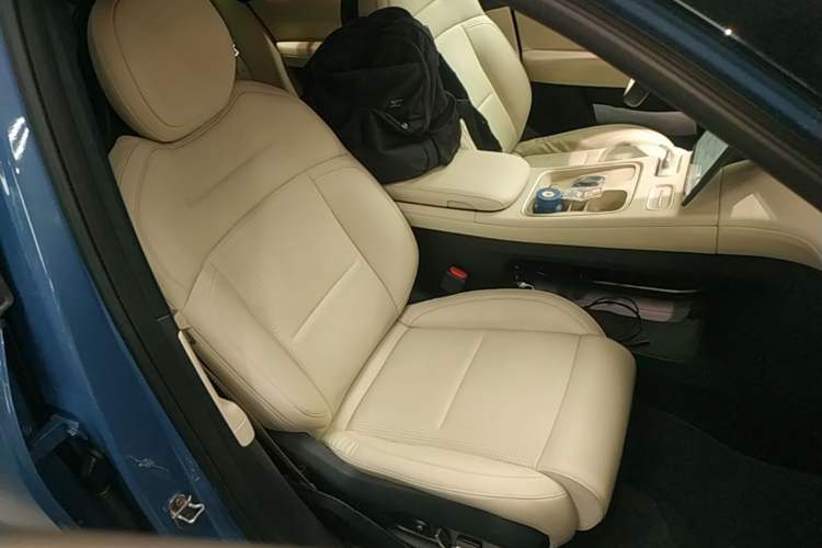 Used Nio ES6 2023 75 kWh Right Front Seat