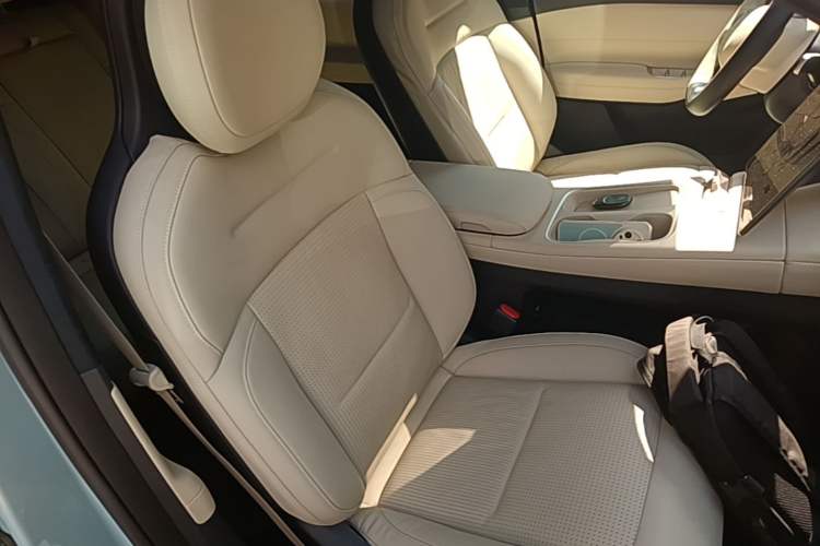 Used Nio ES6 2023 75 kWh Right Front Seat