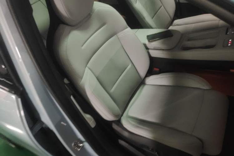 Used Nio ES6 2023 75 kWh Right Front Seat