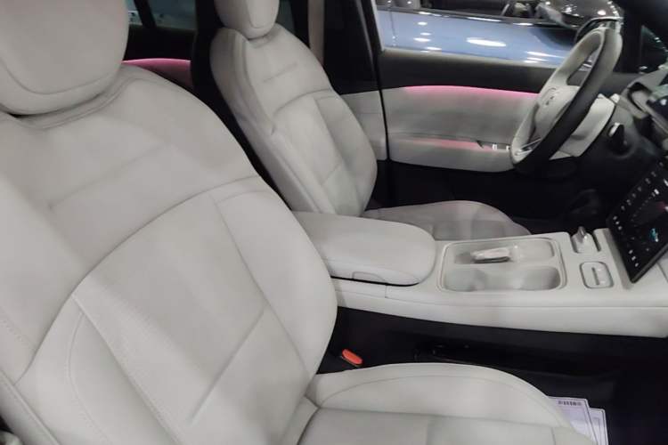 Used Nio ES6 2023 75 kWh Right Front Seat
