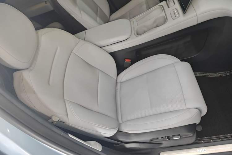 Used Nio ES6 2023 75 kWh Right Front Seat
