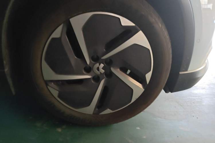 Used Nio ES6 2023 75 kWh Right Front Wheel Hub