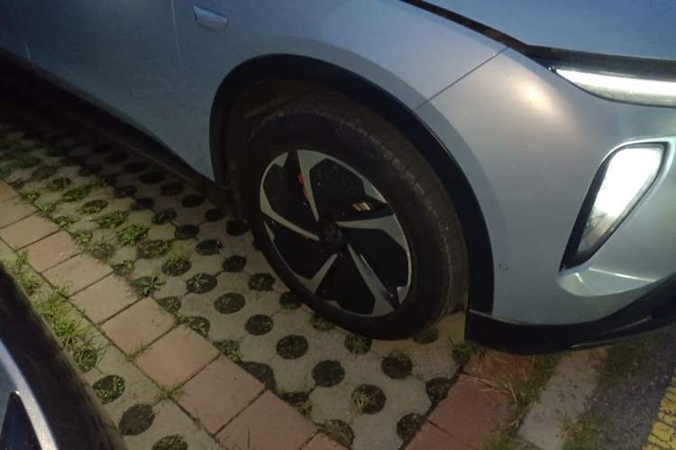 Used Nio ES6 2023 75 kWh Right Front Wheel Hub