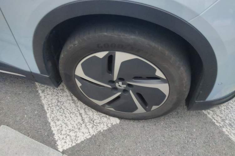 Used Nio ES6 2023 75 kWh Right Front Wheel Hub