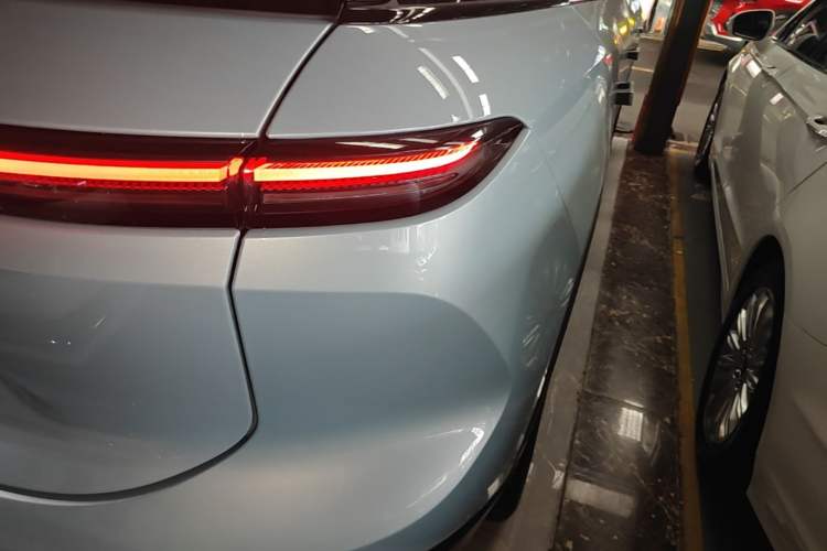 Used Nio ES6 2023 75 kWh Right Rear Taillight