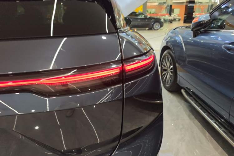 Used Nio ES6 2023 75 kWh Right Rear Taillight