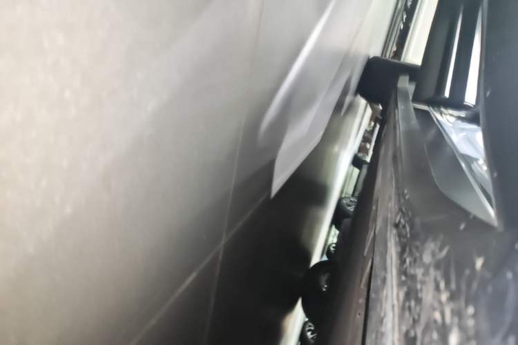 Used Nio ES6 2023 75 kWh Right Side Sill