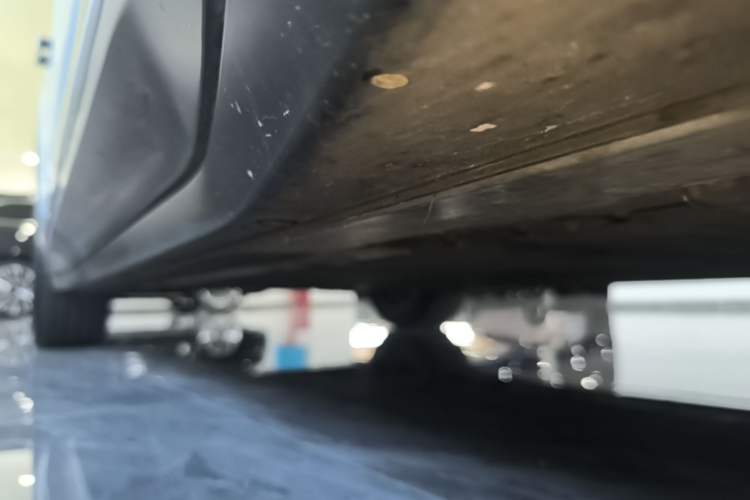 Used Nio ES6 2023 75 kWh Right Side Sill
