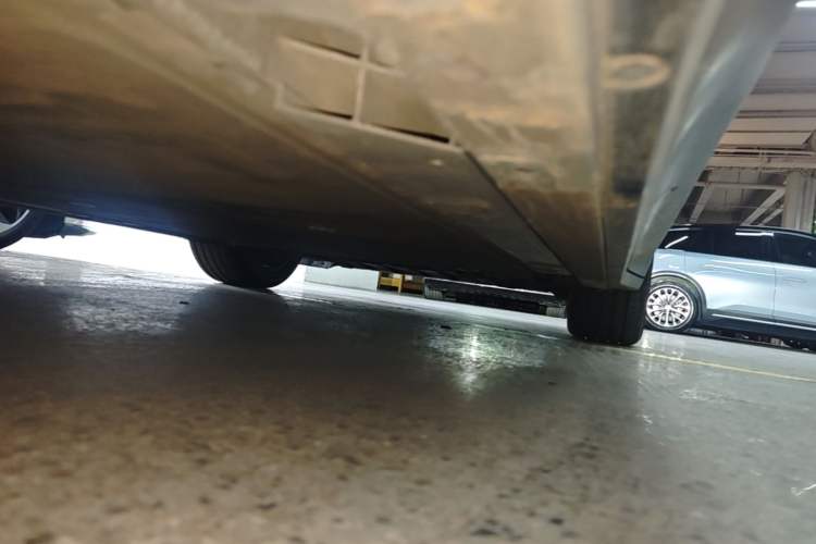 Used Nio ES6 2023 75 kWh Right Side Sill