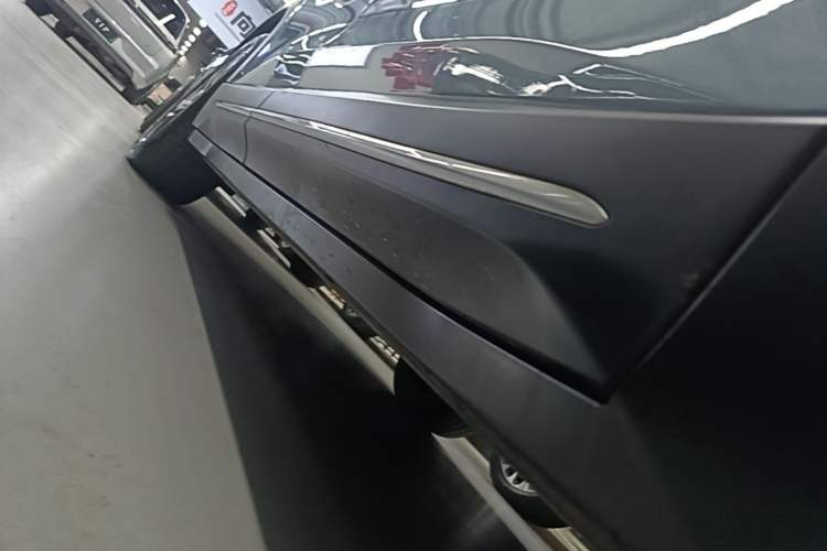 Used Nio ES6 2023 75 kWh Right Side Sill