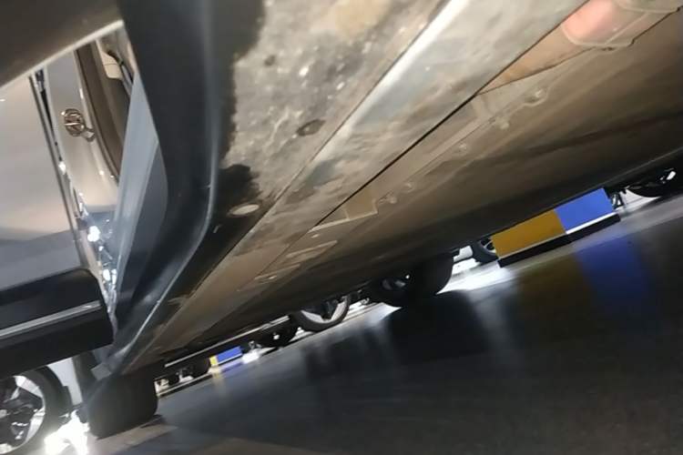 Used Nio ES6 2023 75 kWh Right Side Sill