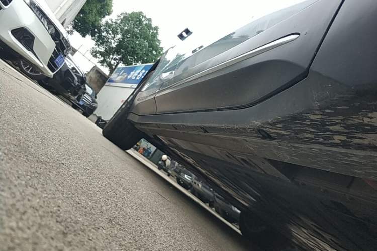 Used Nio ES6 2023 75 kWh Right Side Sill