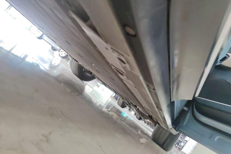 Used Nio ES6 2023 75 kWh Right Side Sill