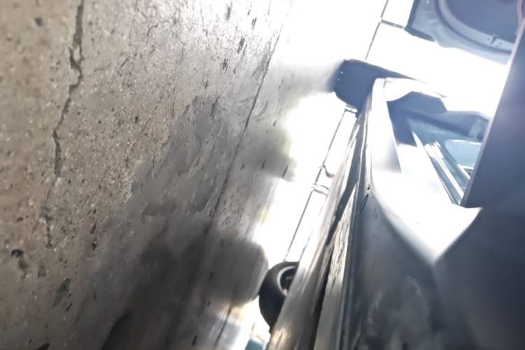 Used Nio ES6 2023 75 kWh Right Side Sill