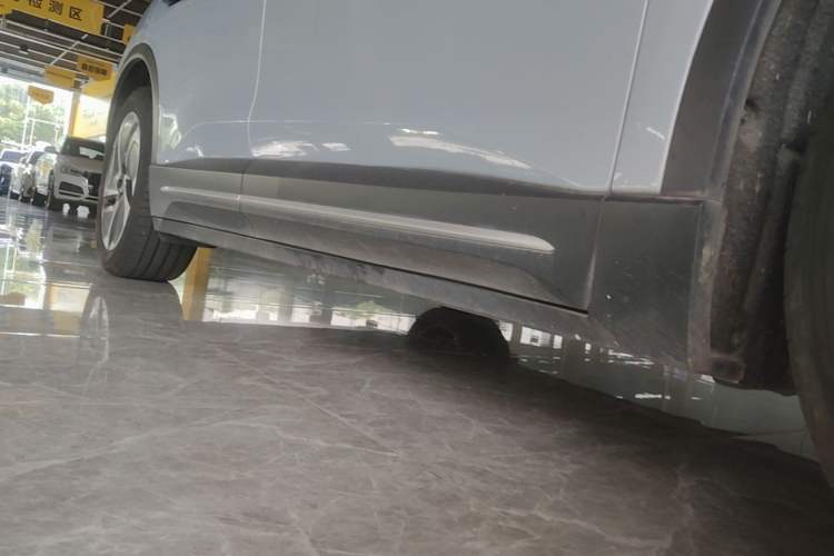 Used Nio ES6 2023 75 kWh Right Side Sill