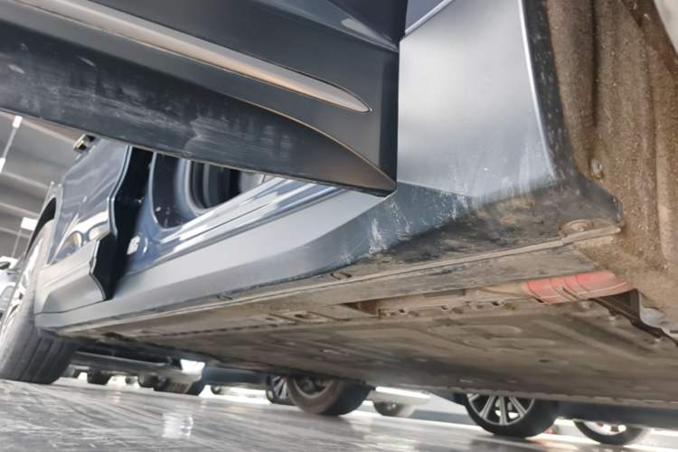 Used Nio ES6 2023 75 kWh Right Side Sill