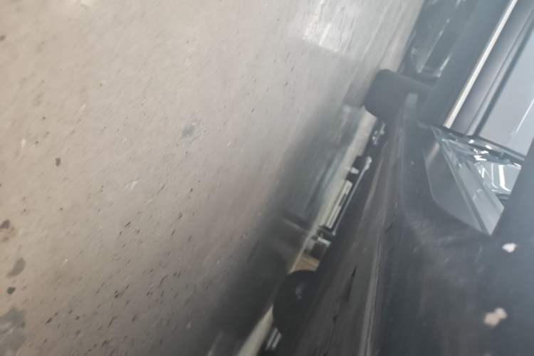 Used Nio ES6 2023 75 kWh Right Side Sill