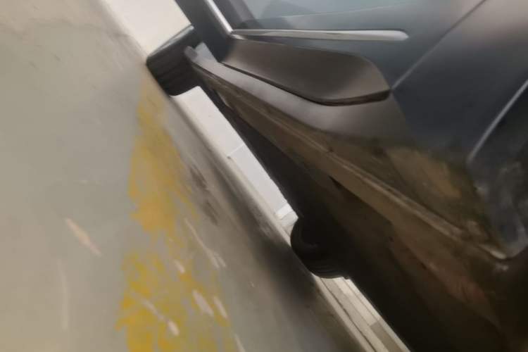 Used Nio ES6 2023 75 kWh Right Side Sill