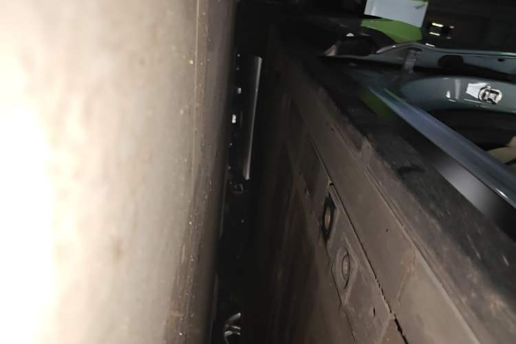 Used Nio ES6 2023 75 kWh Right Side Sill