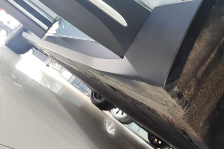 Used Nio ES6 2023 75 kWh Right Side Sill