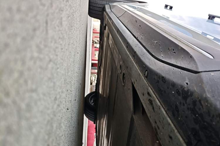 Used Nio ES6 2023 75 kWh Right Side Sill