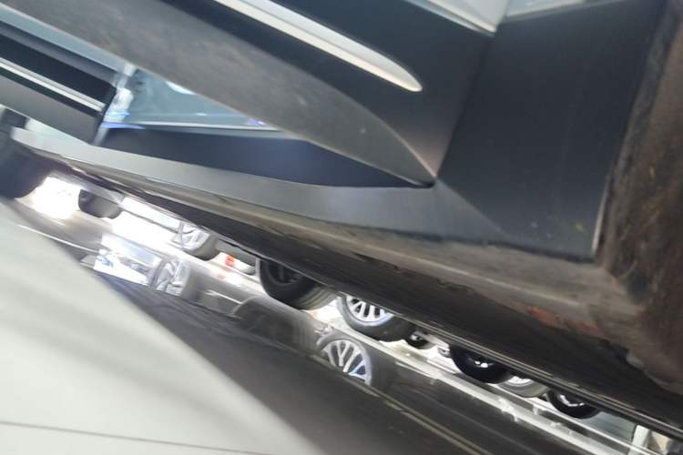 Used Nio ES6 2023 75 kWh Right Side Sill