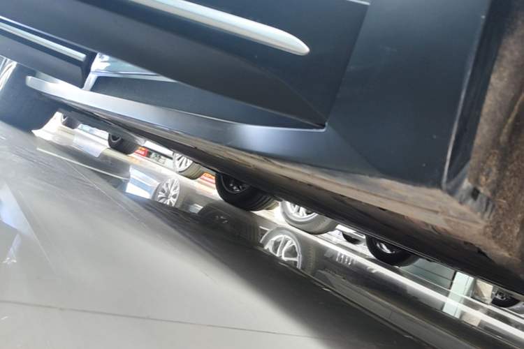 Used Nio ES6 2023 75 kWh Right Side Sill