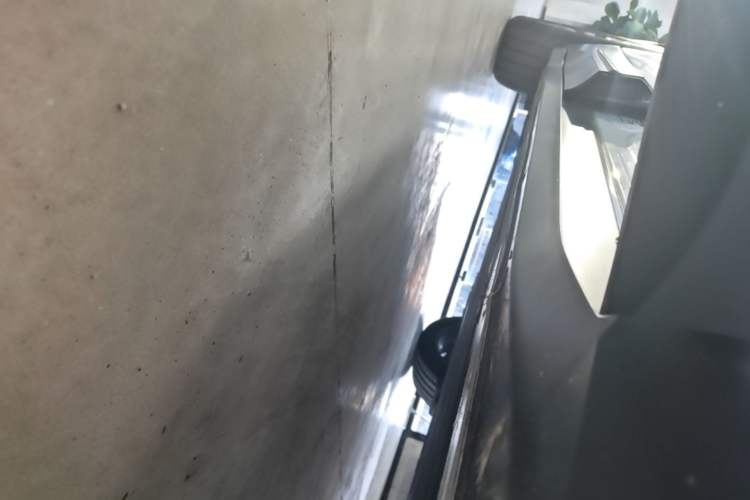 Used Nio ES6 2023 75 kWh Right Side Sill