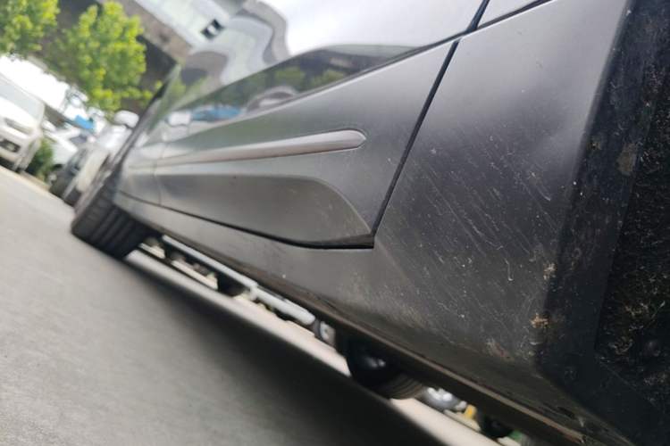 Used Nio ES6 2023 75 kWh Right Side Sill