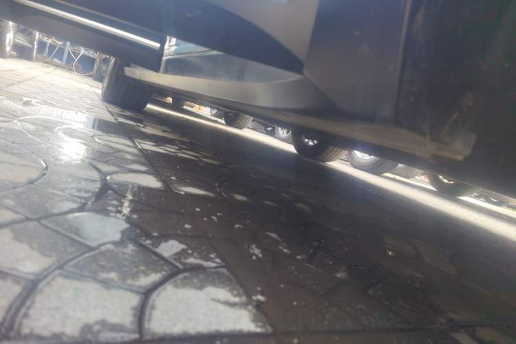 Used Nio ES6 2023 75 kWh Right Side Sill