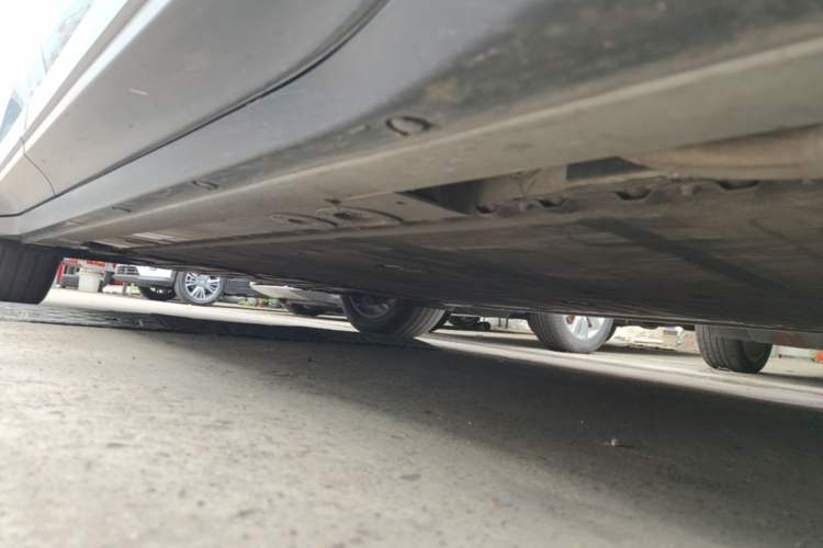 Used Nio ES6 2023 75 kWh Right Side Sill
