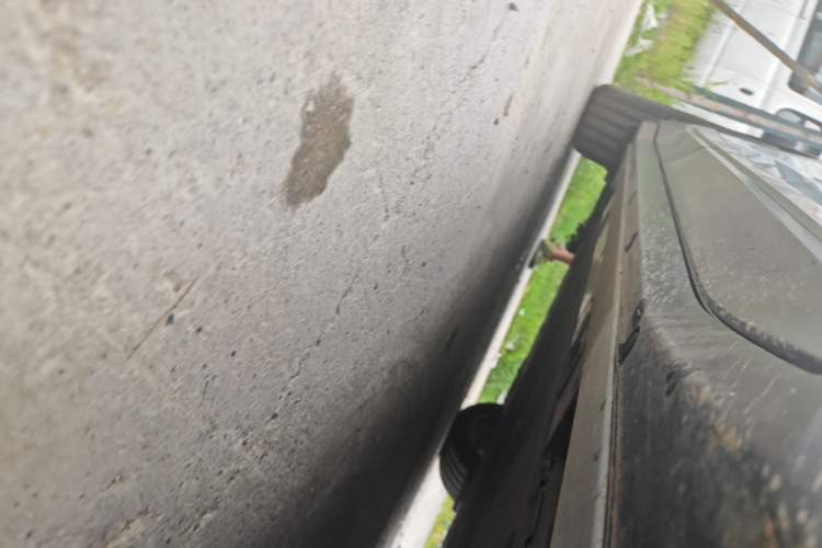 Used Nio ES6 2023 75 kWh Right Side Sill