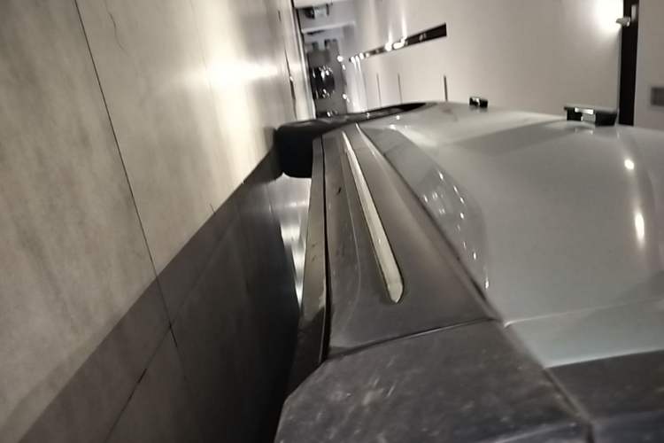 Used Nio ES6 2023 75 kWh Right Side Sill