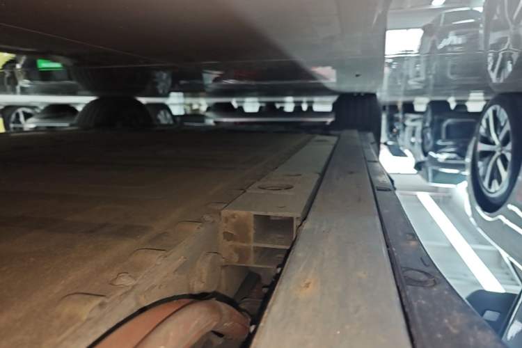 Used Nio ES6 2023 75 kWh Right Side Sill