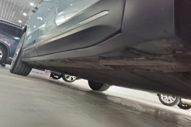 Used Nio ES6 2023 75 kWh Right Side Sill