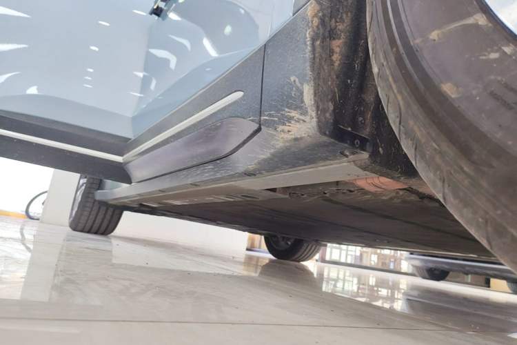 Used Nio ES6 2023 75 kWh Right Side Sill